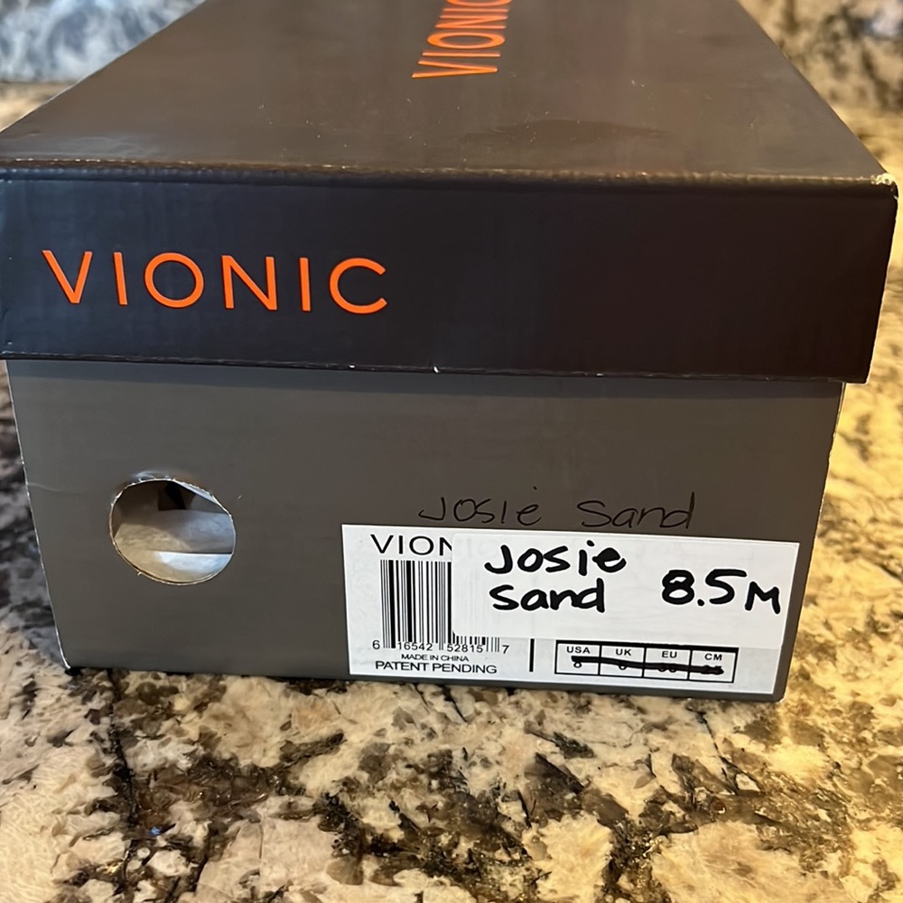 Vionic Women's 8.5 Kit Josie in Sand Leather with Low Heel - Picture 10 of 11